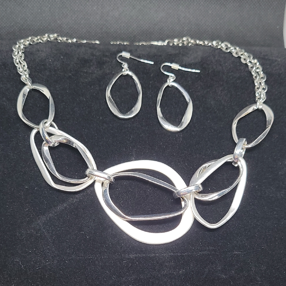 Elegant Silvertone Jewelry Set